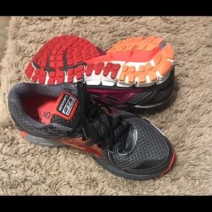 Brooks GTS 17 in box